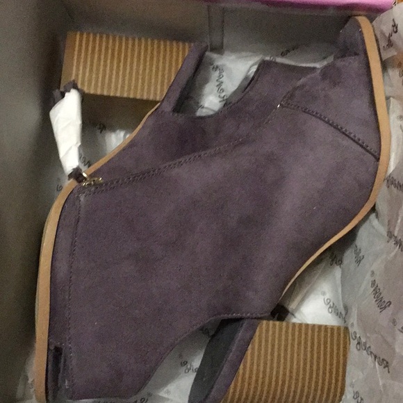 Gray peep toe shoes - Picture 3 of 4